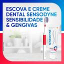 Escova de Dente Sensodyne Sensibilidade & Gengivas Macia com 1 unidade