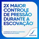 Escova de Dente Sensodyne Sensibilidade & Gengivas Macia com 1 unidade